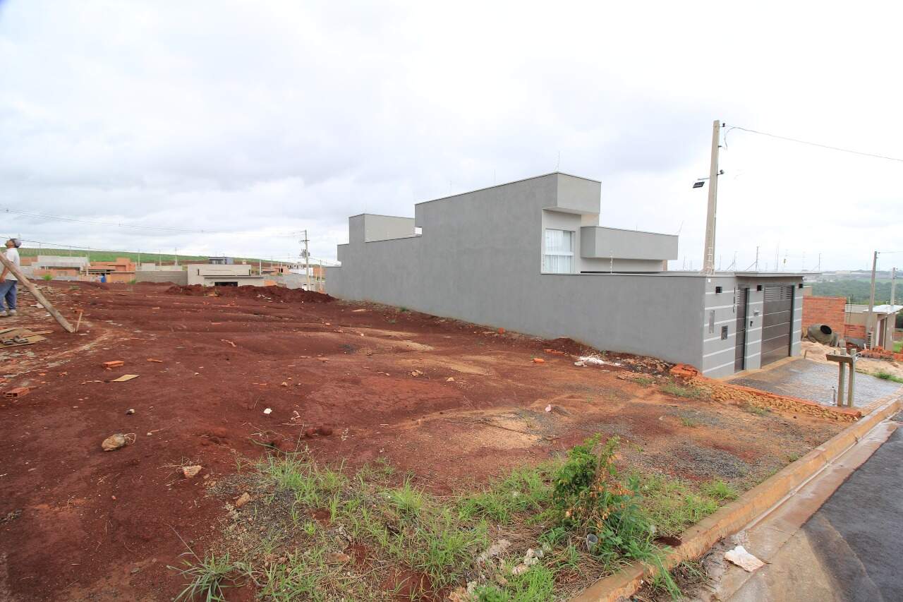 Terreno à venda no bairro Residencial Colinas do Engenho I: 