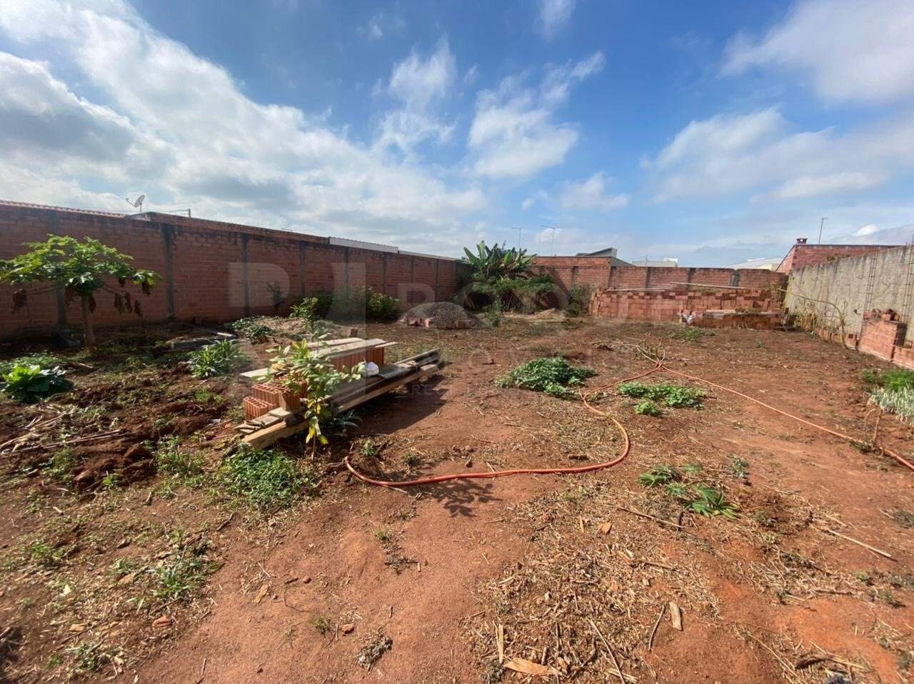 Terreno à venda no bairro Jardim Campo Verde I: 