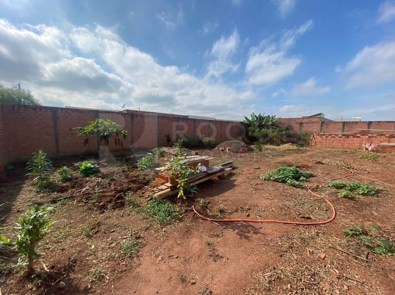 Terreno à venda no bairro Jardim Campo Verde I: 