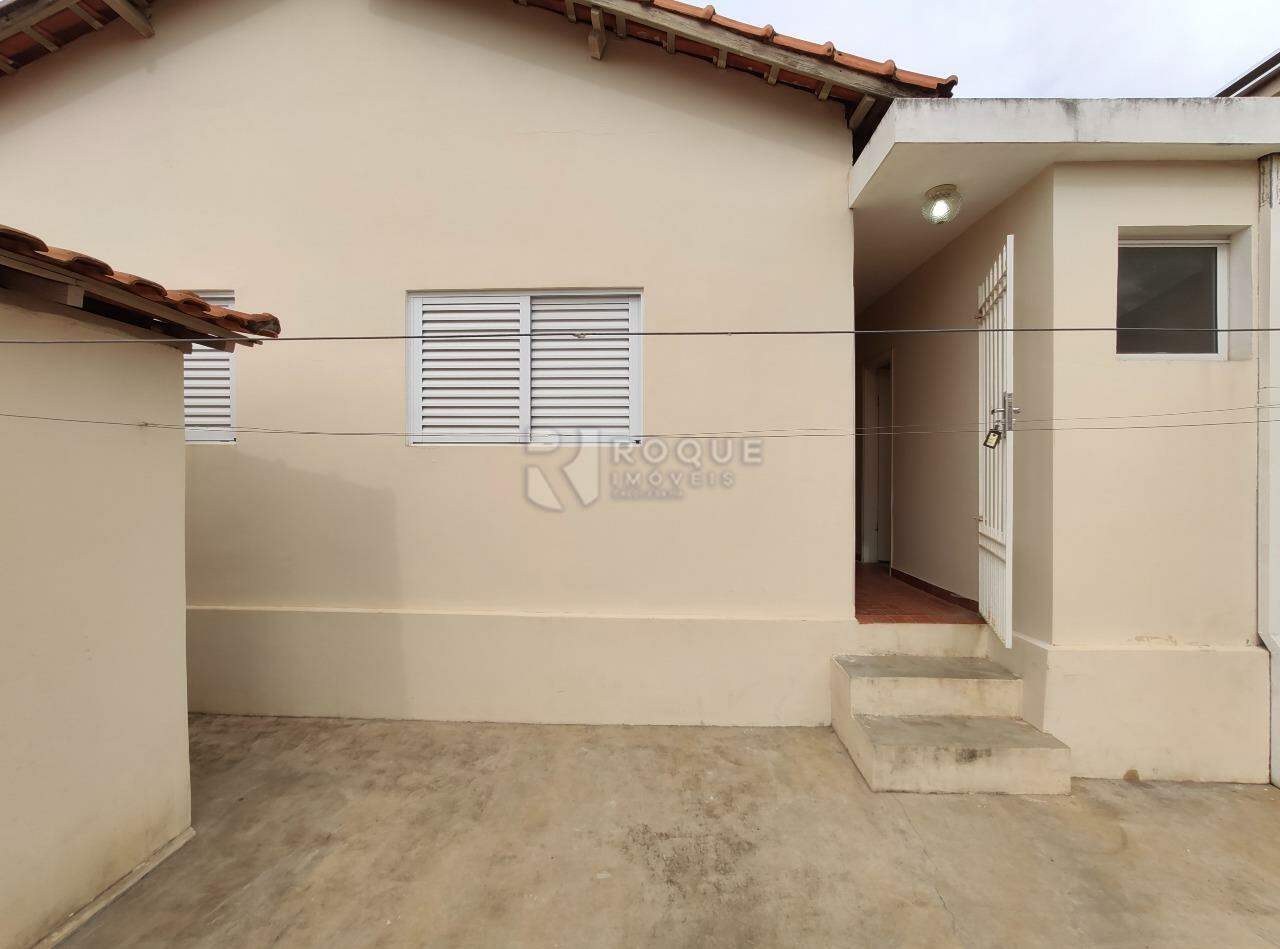 Casa Residencial para aluguel no bairro Vila Queiroz: Fundo 