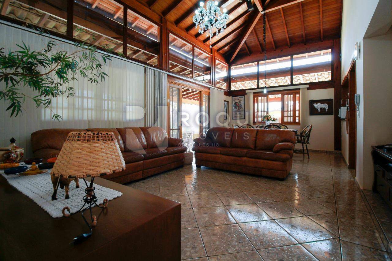 Chácara à venda no bairro Bairro do Pinhal: Sala