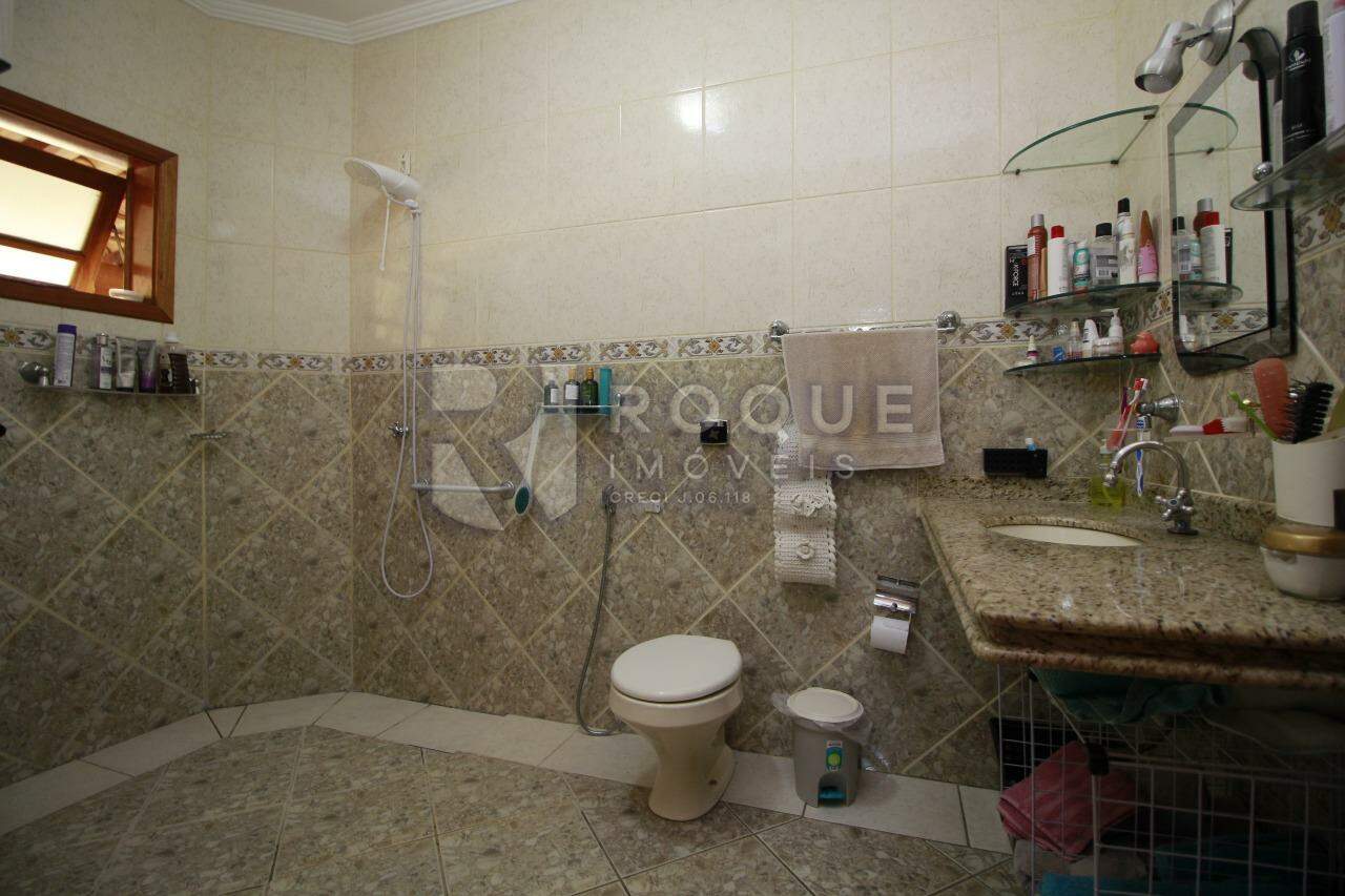 Chácara à venda no bairro Bairro do Pinhal: Banheiro Suíte