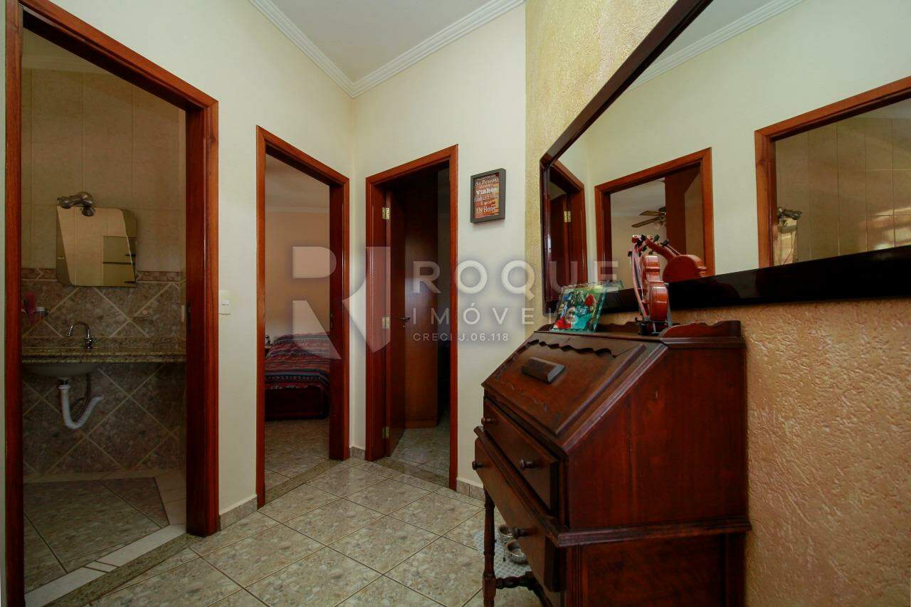 Chácara à venda no bairro Bairro do Pinhal: Hall Dormitórios