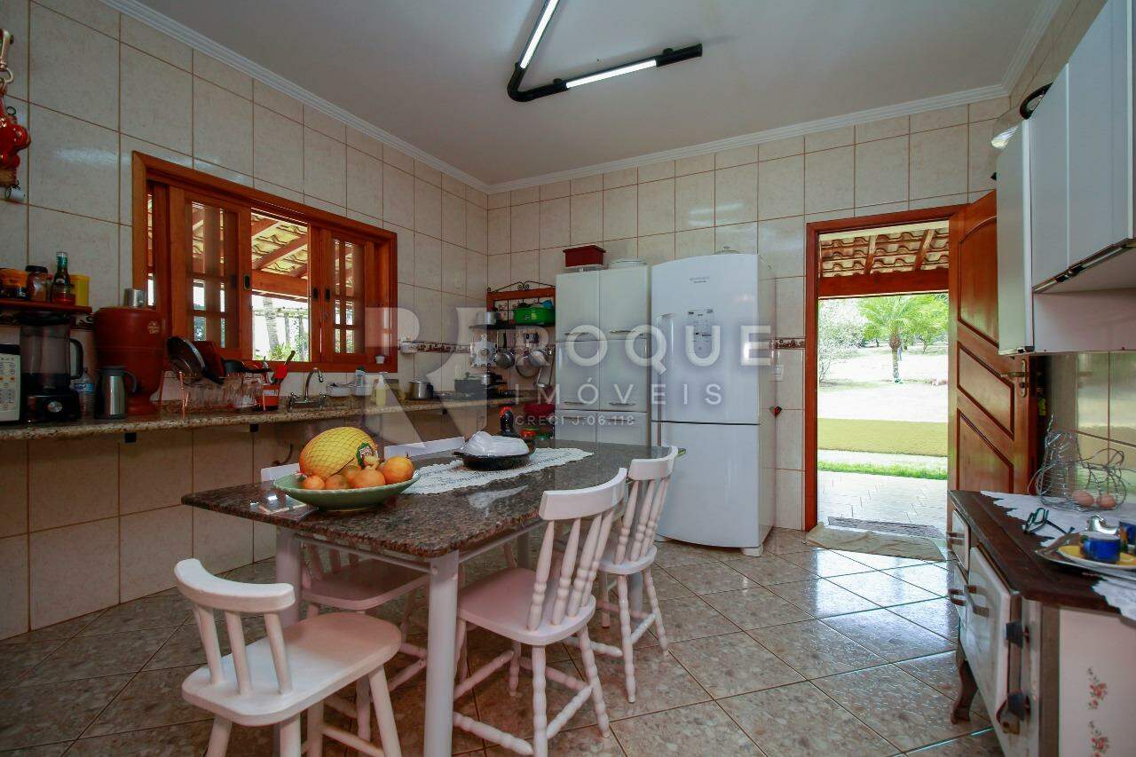 Chácara à venda no bairro Bairro do Pinhal: Cozinha