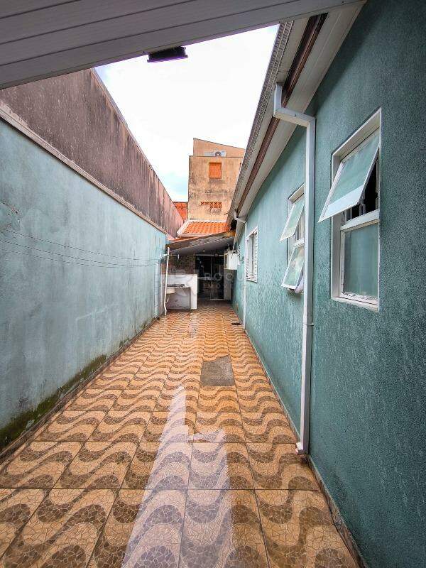 Casa Residencial à venda no bairro Jardim Lagoa Nova: LATERAL EXTERNA