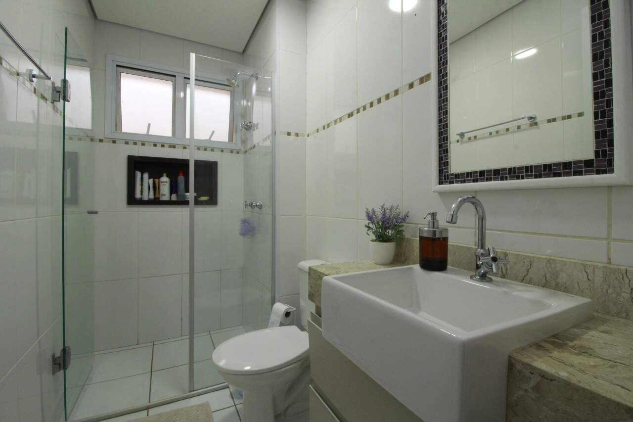 Apartamento à venda no bairro Jardim Residencial Francisco Cruãnes: Banheiro Suíte