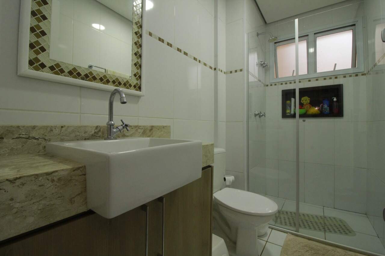 Apartamento à venda no bairro Jardim Residencial Francisco Cruãnes: Banheiro Social