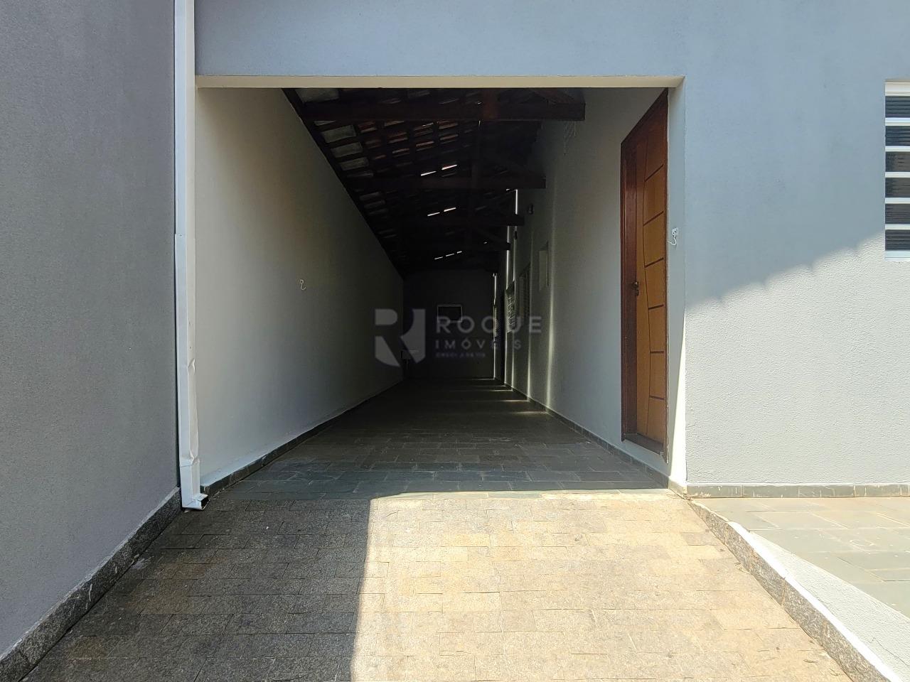 Casa Residencial para aluguel no bairro Jardim São Lourenço: Garagem