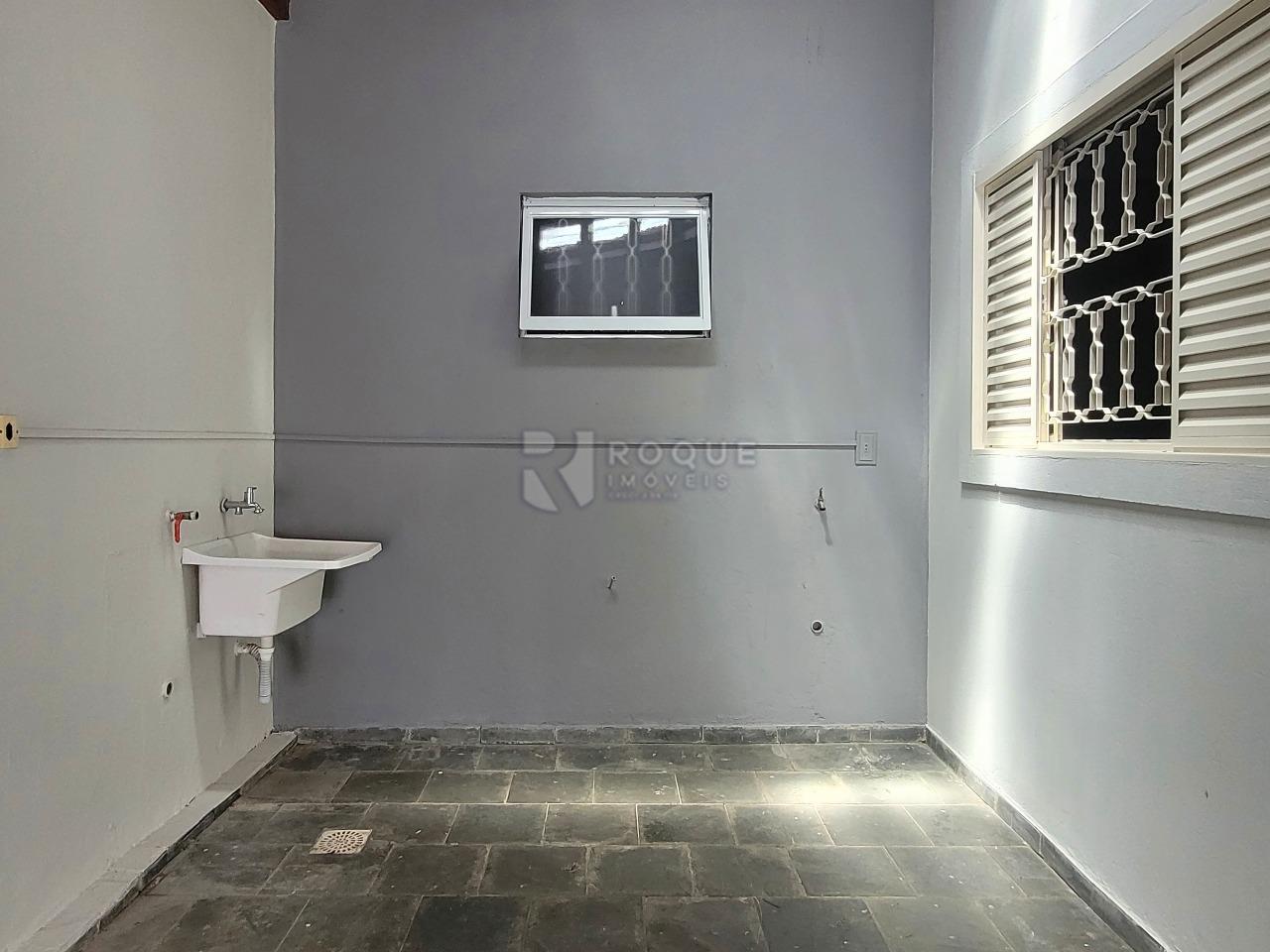 Casa Residencial para aluguel no bairro Jardim São Lourenço: Lavanderia