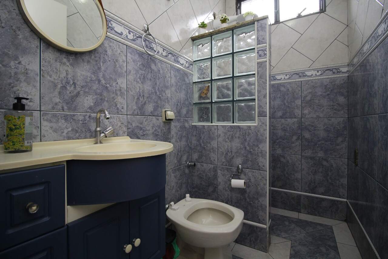 Casa Residencial à venda no bairro Jardim Bartolomeu Grotta: Banheiro Social
