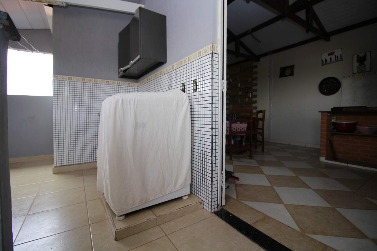 Casa Residencial à venda no bairro Jardim Bartolomeu Grotta: Área de Serviço