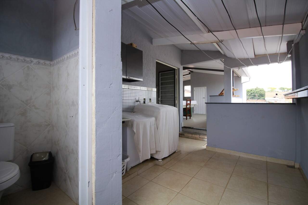 Casa Residencial à venda no bairro Jardim Bartolomeu Grotta: Área de Serviço