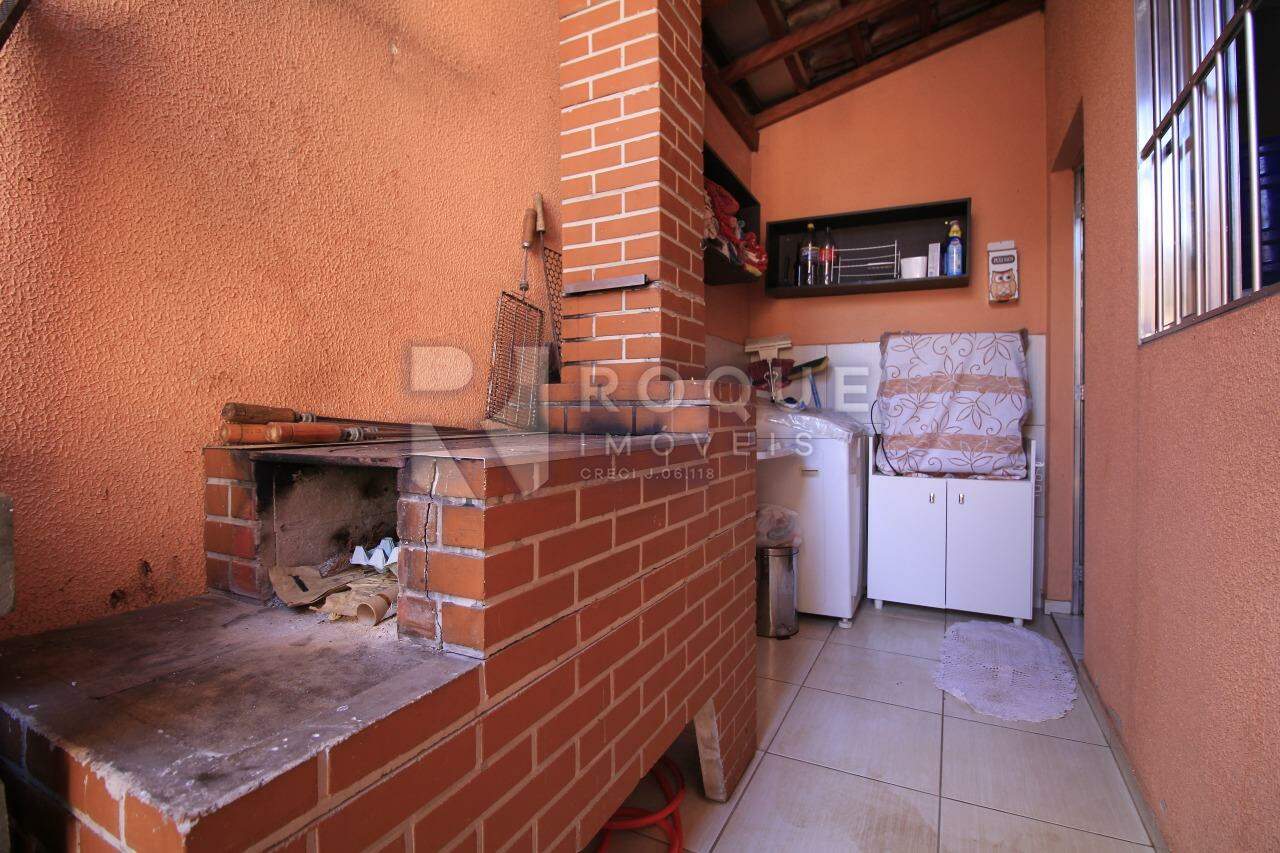 Casa Residencial à venda no bairro Parque Residencial Aeroporto: Corredor Lateral / Área de Serviço