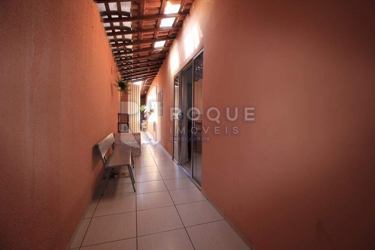 Casa Residencial à venda no bairro Parque Residencial Aeroporto: Corredor Lateral