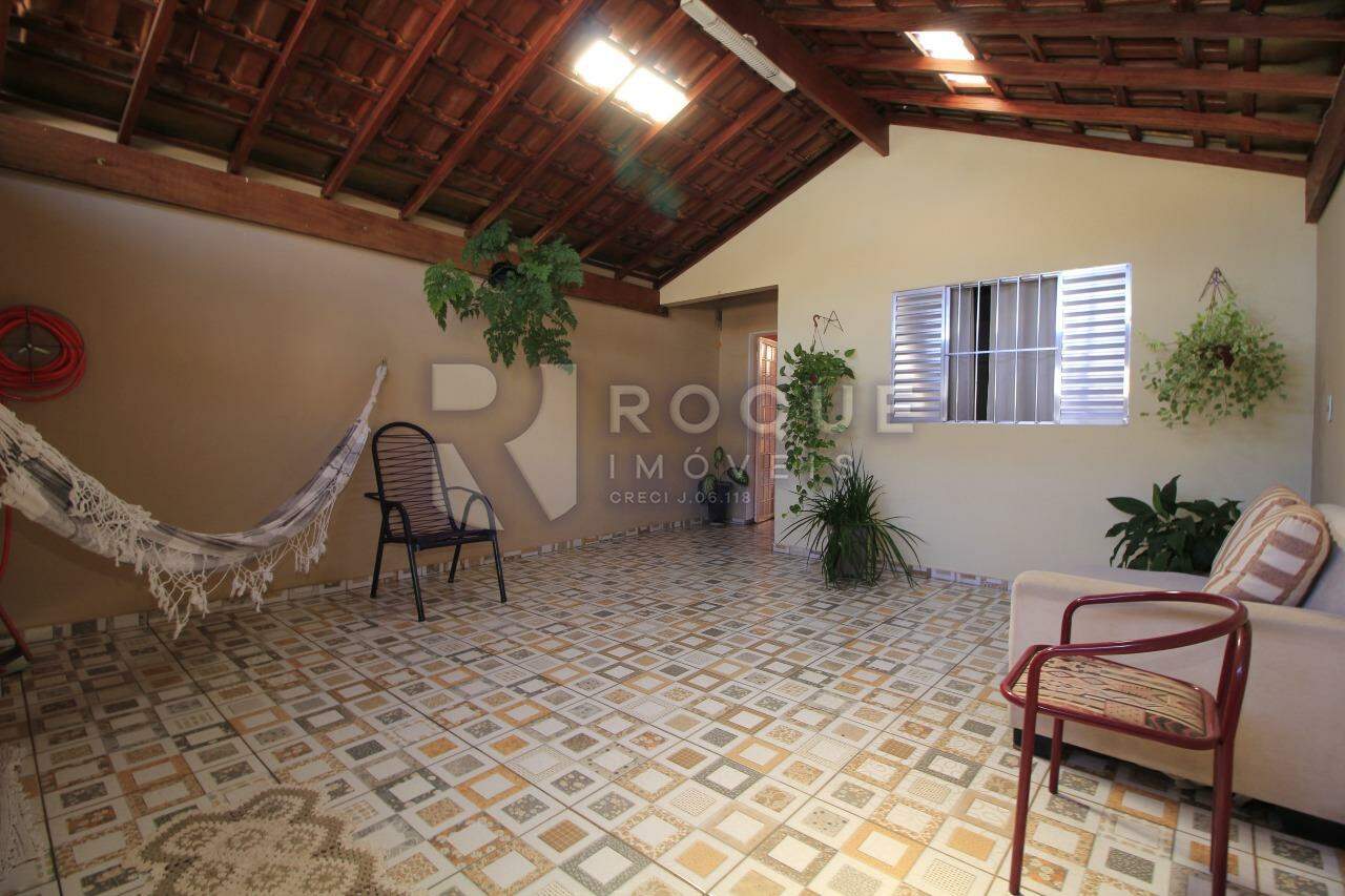Casa Residencial à venda no bairro Parque Residencial Aeroporto: Garagem / Entrada
