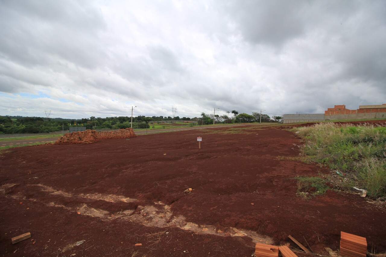 Terreno à venda no bairro Residencial Colinas do Engenho I: 