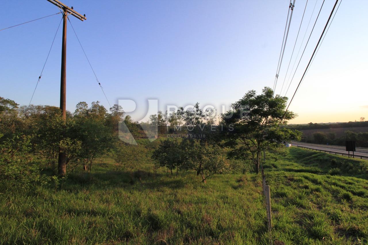 Área à venda no bairro Bairro do Pinhal: 