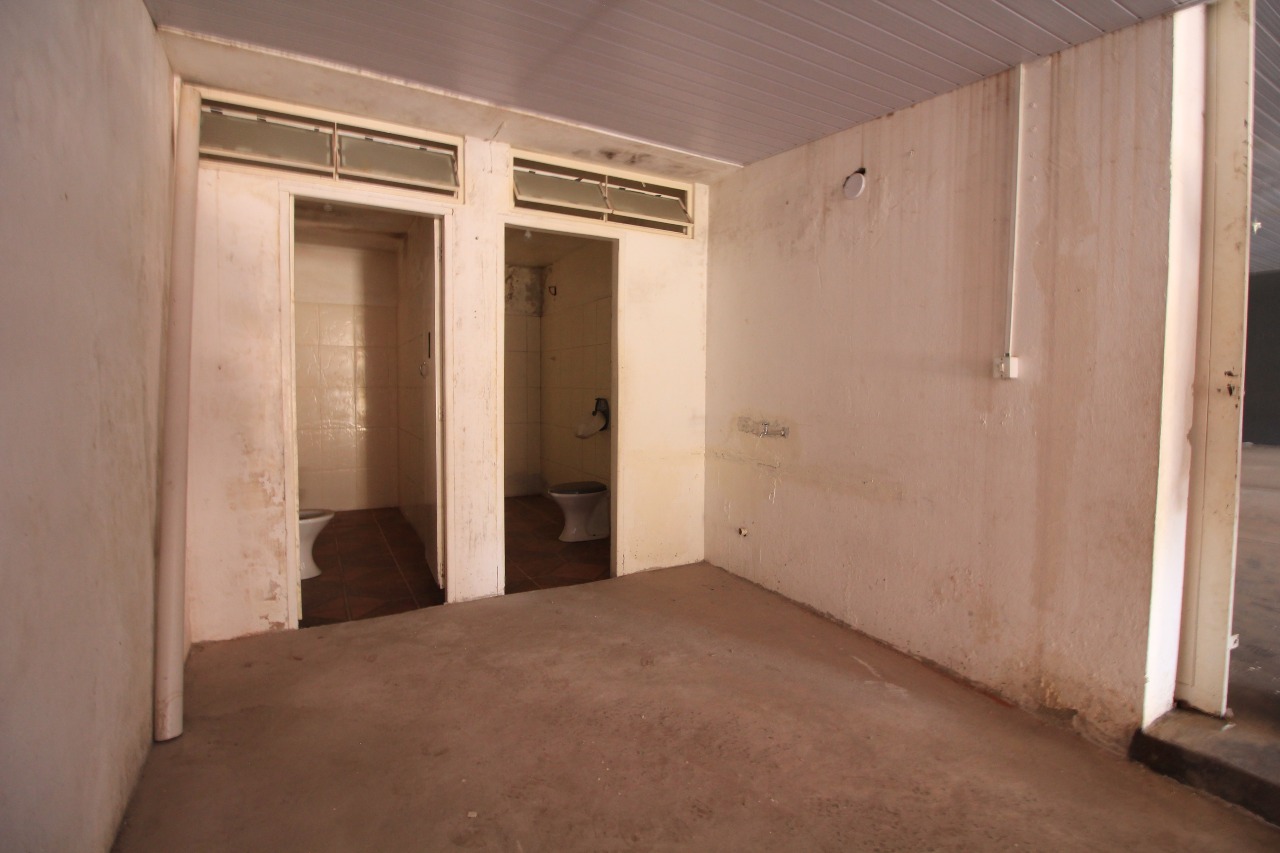 Barracão/Galpão à venda no bairro Jardim São Francisco: Banheiro 1 e Banheiro 2