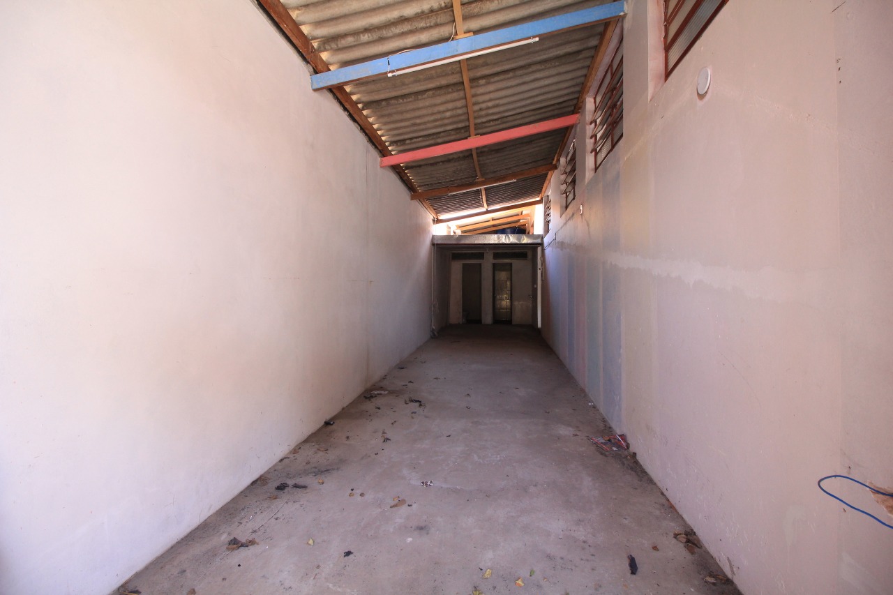 Barracão/Galpão à venda no bairro Jardim São Francisco: Corredor Lateral