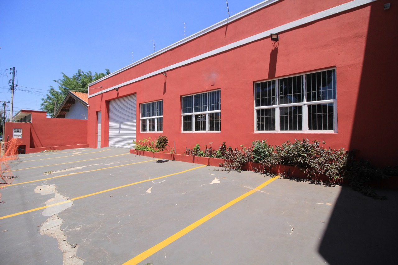 Barracão/Galpão à venda no bairro Jardim São Francisco: 6 Vagas de Recuo