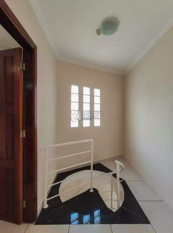 Casa Residencial à venda no bairro Jardim Residencial Roseira: