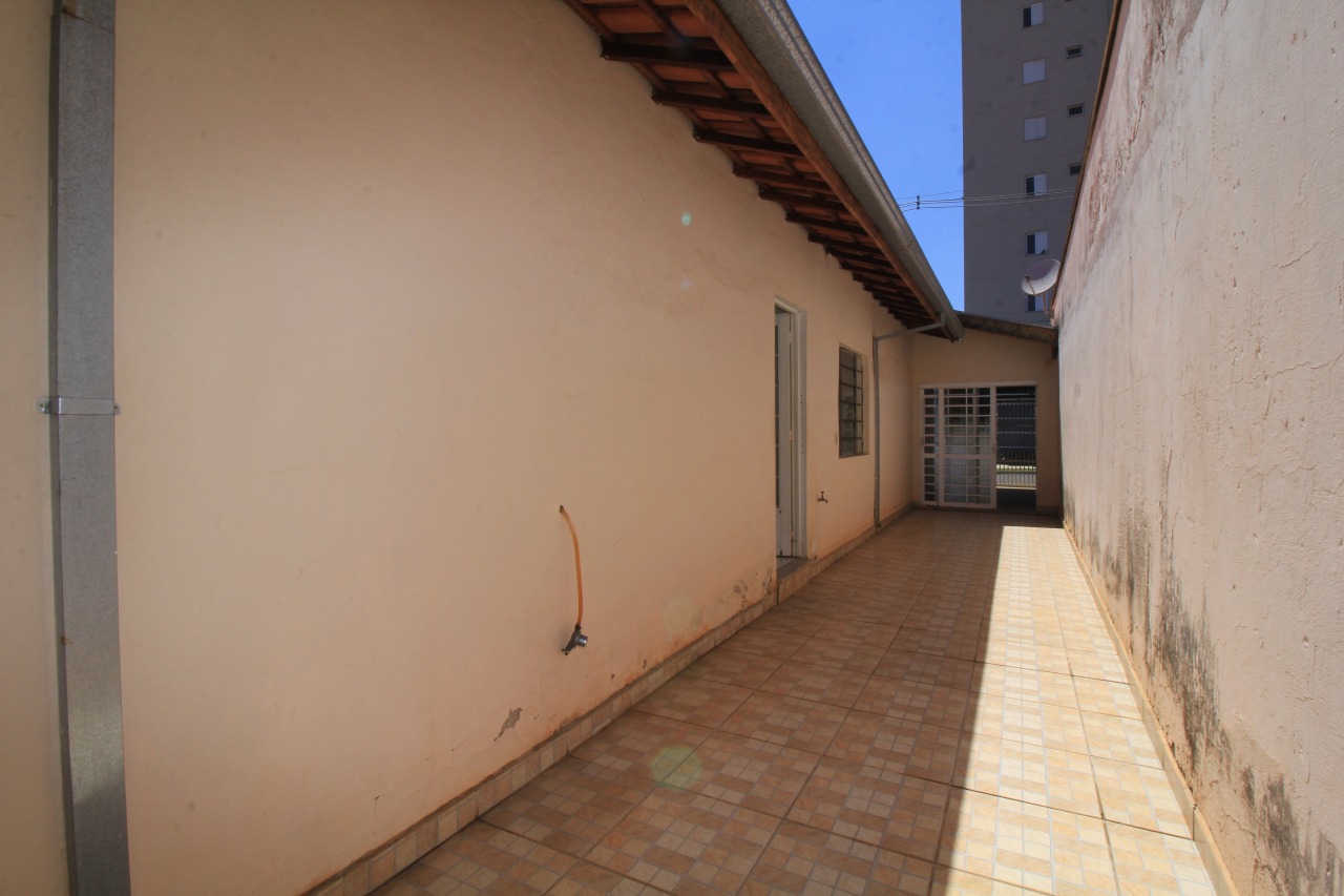 Casa Residencial à venda no bairro Jardim Paulista: Corredor Lateral