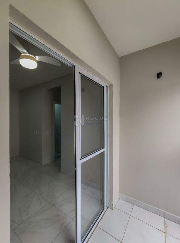 Apartamento para aluguel no bairro Vila Teixeira Marques: Sacada 