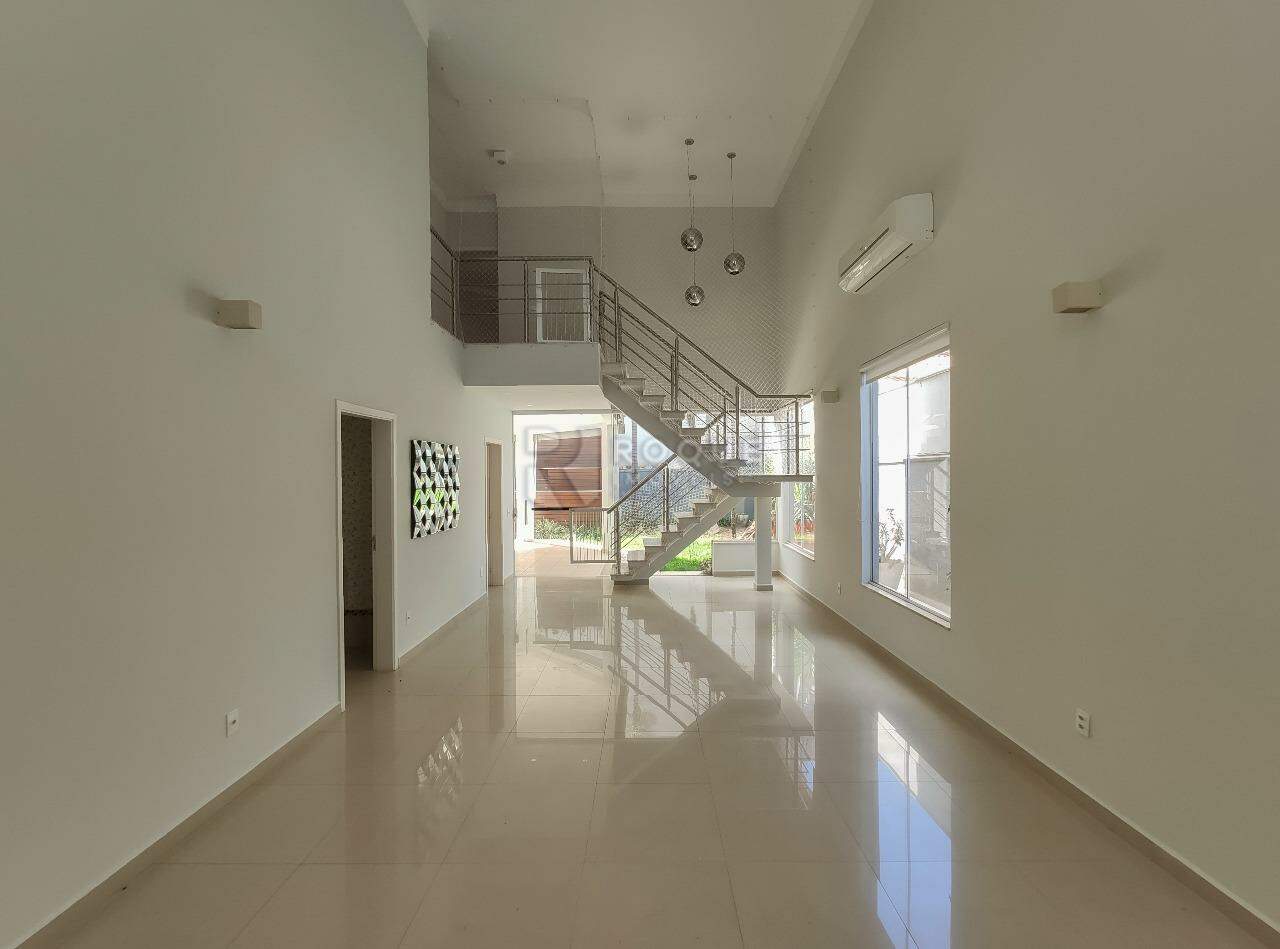 Casa em condomínio para aluguel no bairro Residencial Jardim dos Ipês: Sala 