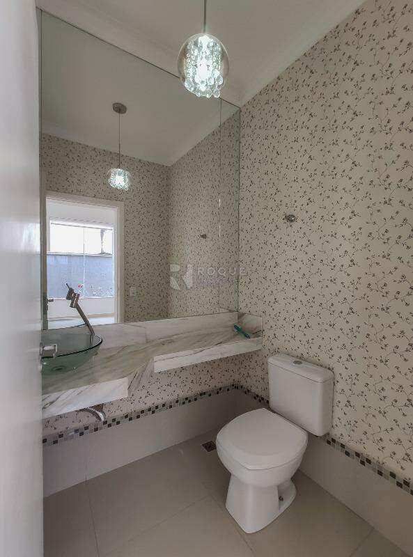 Casa em condomínio para aluguel no bairro Residencial Jardim dos Ipês: Lavabo 