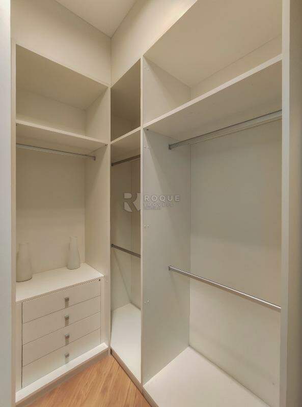 Casa em condomínio para aluguel no bairro Residencial Jardim dos Ipês: Closet Suíte 1