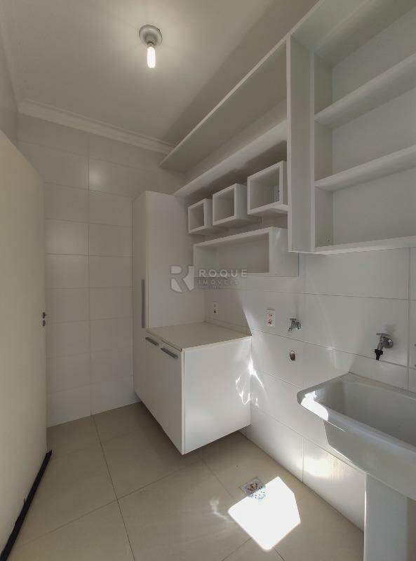 Casa em condomínio para aluguel no bairro Residencial Jardim dos Ipês: Área de serviço 
