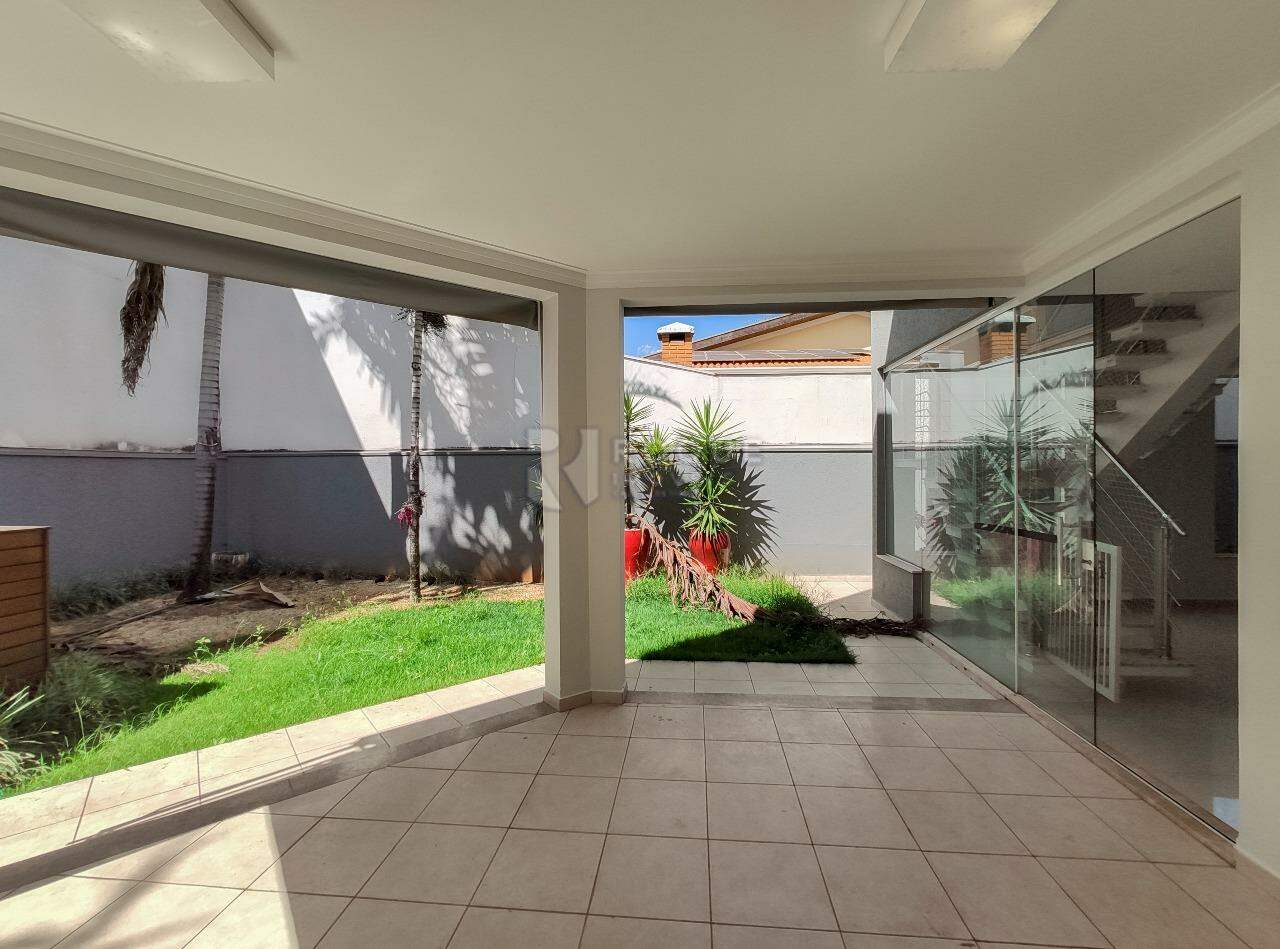 Casa em condomínio para aluguel no bairro Residencial Jardim dos Ipês: Área externa 
