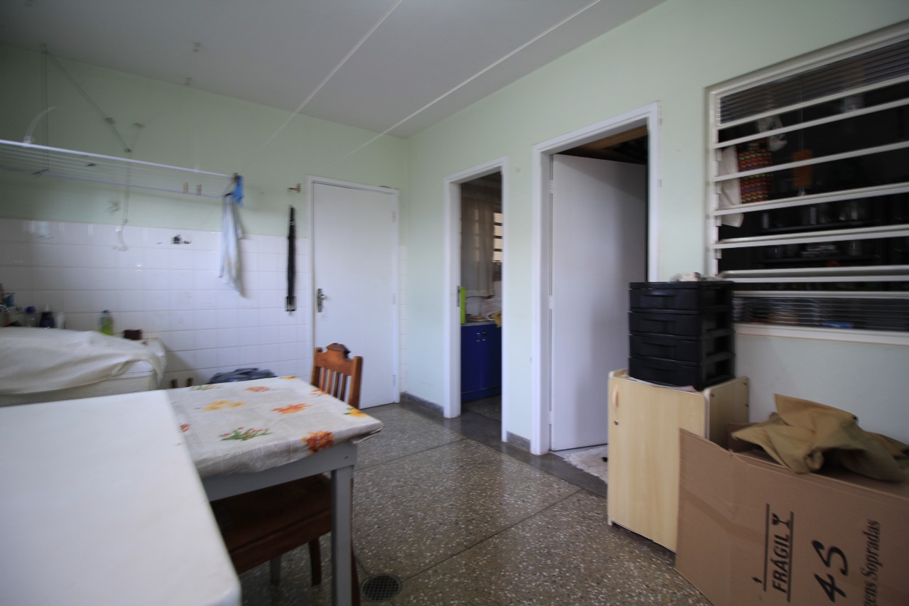 Casa Residencial à venda no bairro Jardim Mercedes: GARAGEM / QUARTO E BANHEIRO DE SERVIÇO
