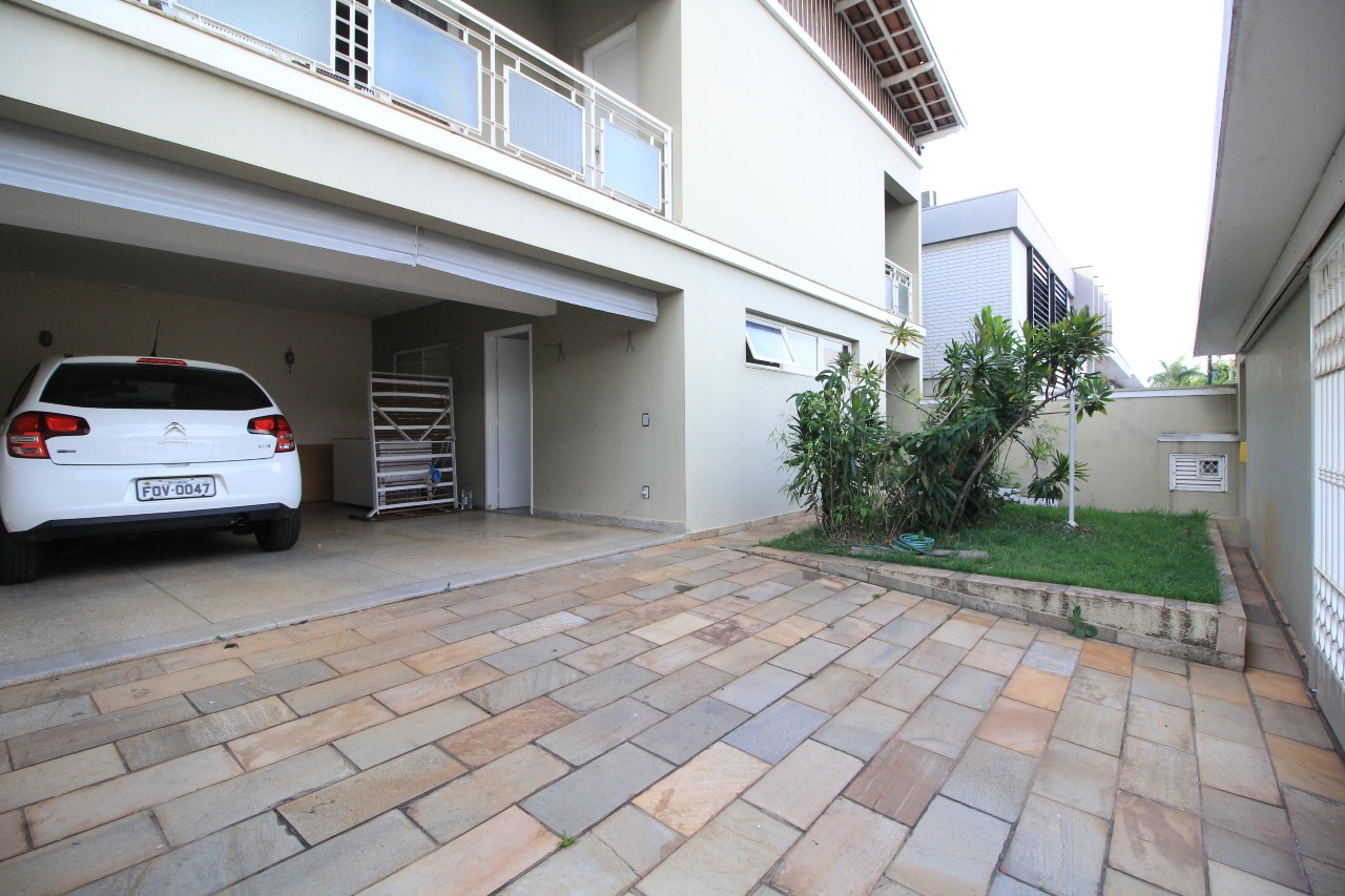 Casa Residencial à venda no bairro Jardim Mercedes: GARAGEM / ENTRADA