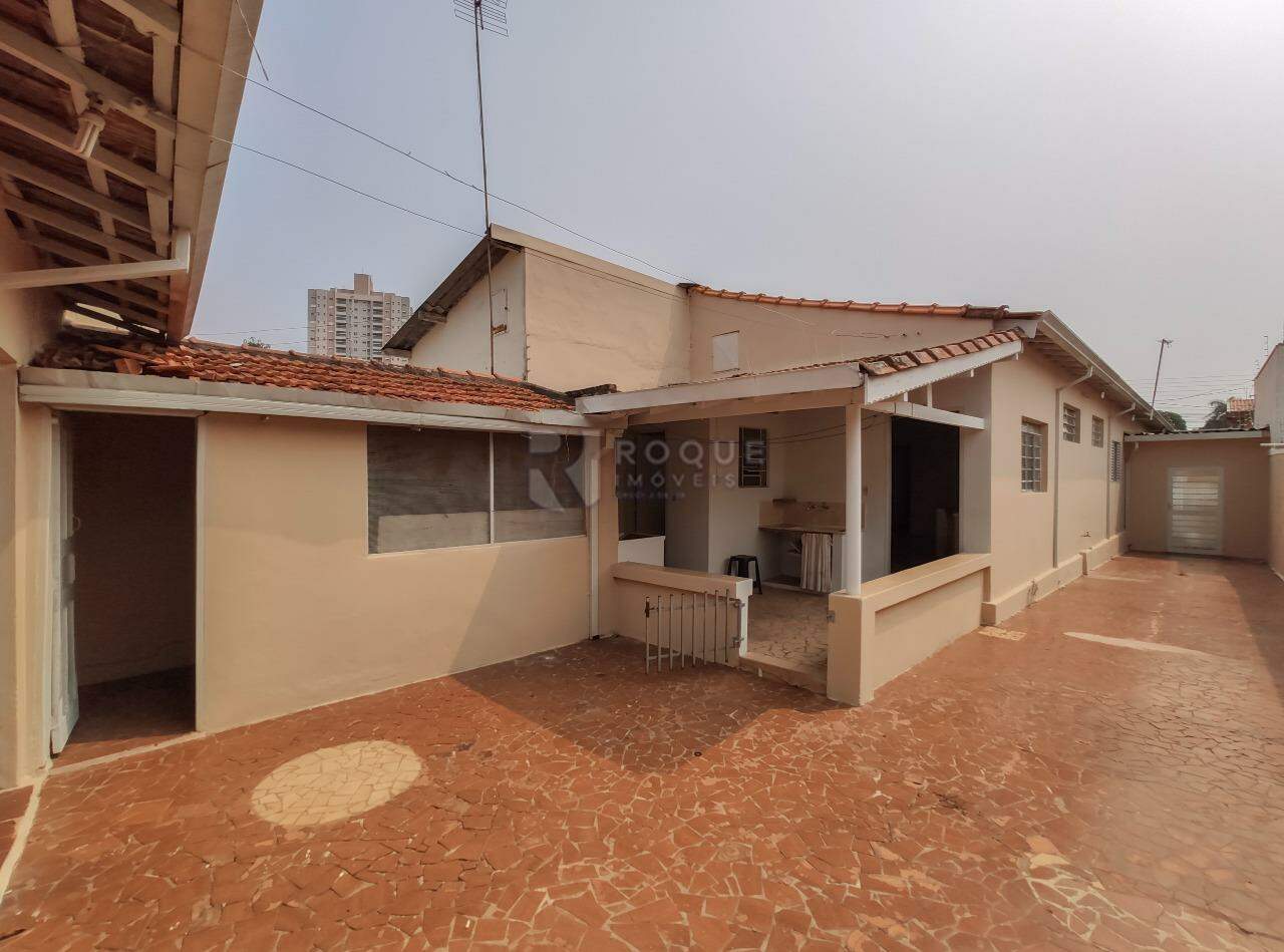 Casa Residencial para aluguel no bairro Centro: Fundo 