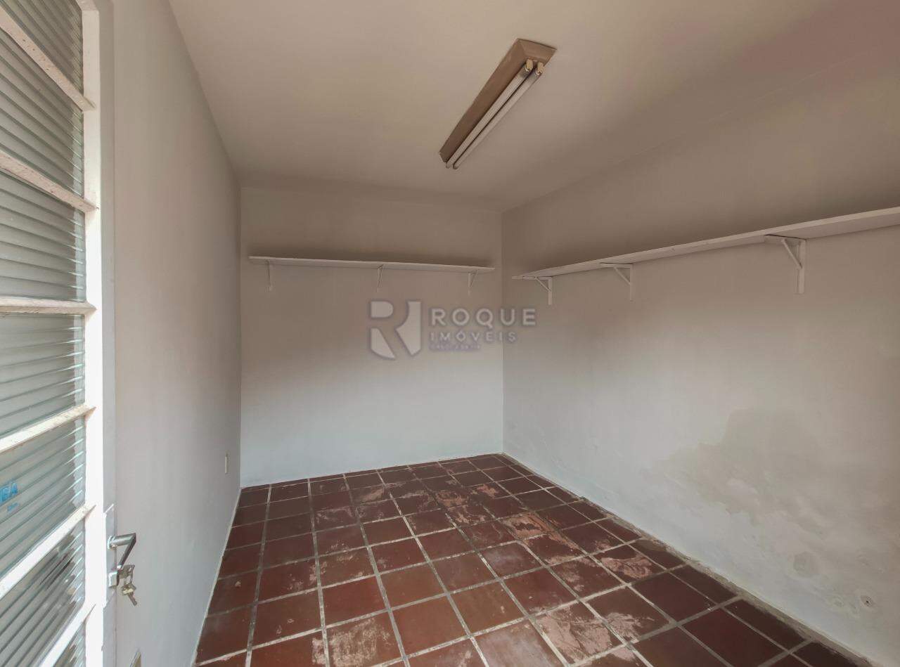 Casa Residencial para aluguel no bairro Centro: Sala fundo 