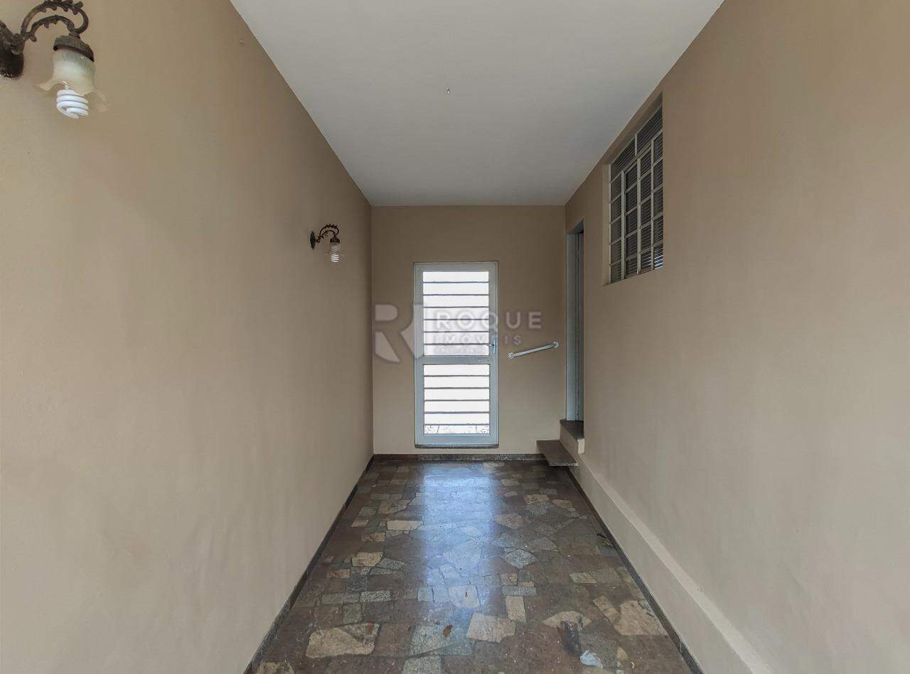 Casa Residencial para aluguel no bairro Centro: Acesso / garagem 