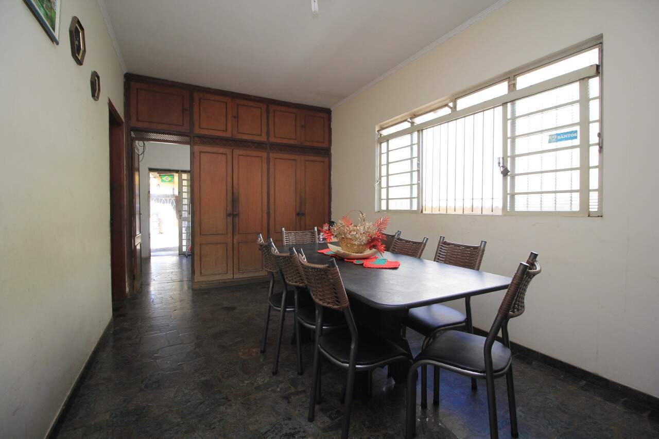 Casa Residencial à venda no bairro Centro: 