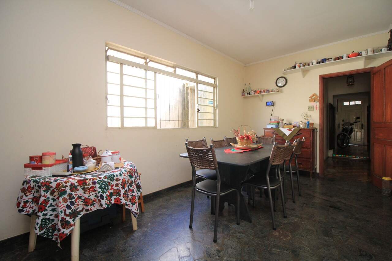 Casa Residencial à venda no bairro Centro: 