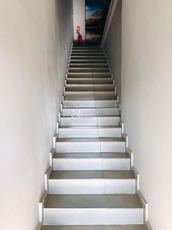 Salas/Conjuntos para aluguel no bairro Centro: Escada