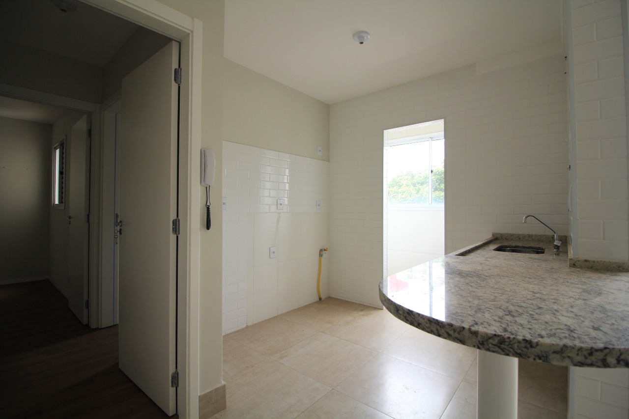 Apartamento à venda no bairro Chácaras Antonieta: COZINHA