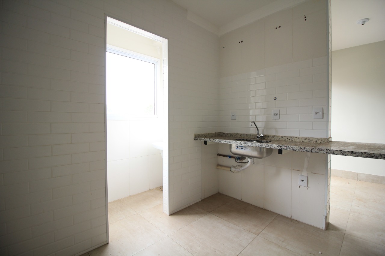 Apartamento à venda no bairro Chácaras Antonieta: COZINHA