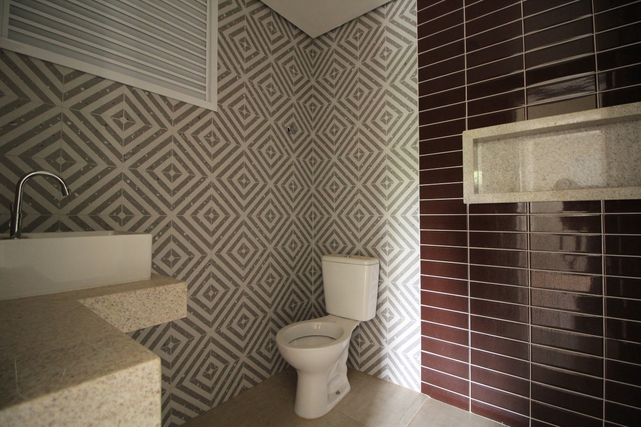 Apartamento à venda no bairro Chácaras Antonieta: BANHEIRO