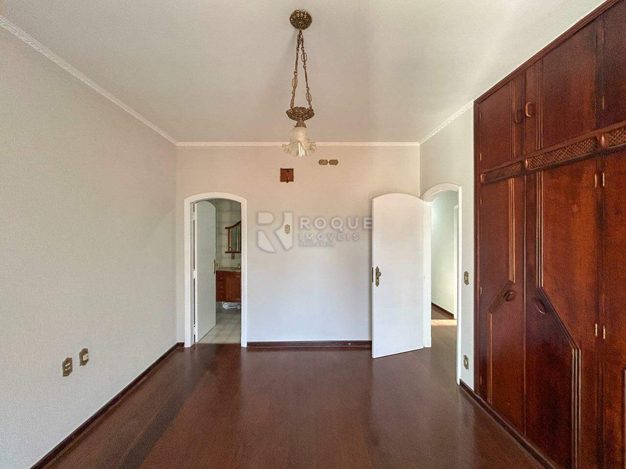 Casa Residencial para aluguel no bairro Centro: Dormitório 3 suíte 