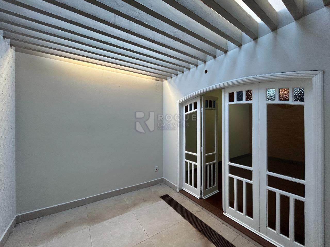 Casa Residencial para aluguel no bairro Centro: Jardim de inverno 