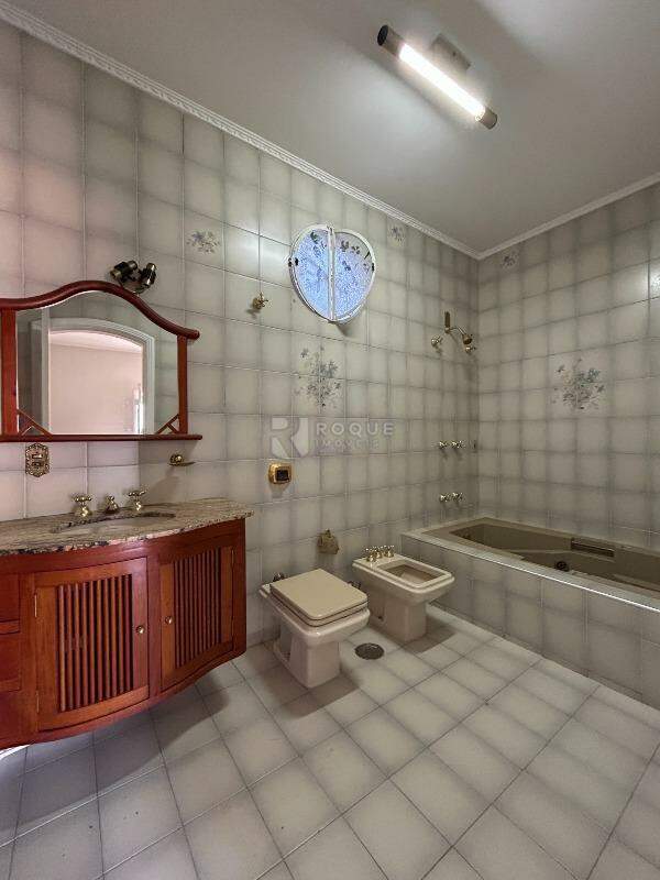 Casa Residencial para aluguel no bairro Centro: WC Suíte 