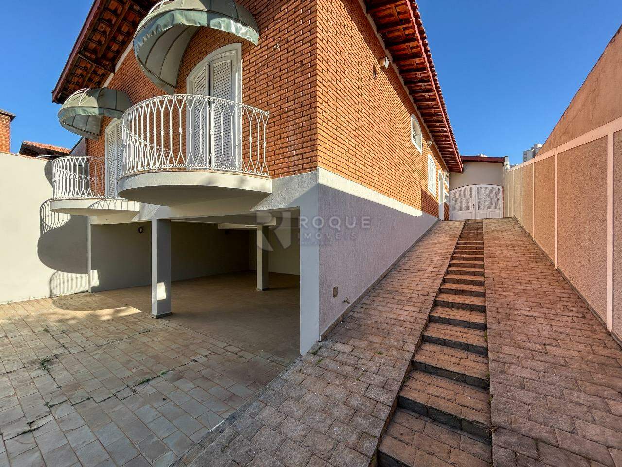 Casa Residencial para aluguel no bairro Centro: Corredor / Fundo 