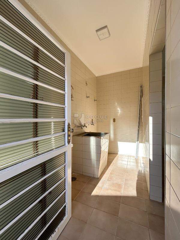 Casa Residencial para aluguel no bairro Centro: Área de serviço 