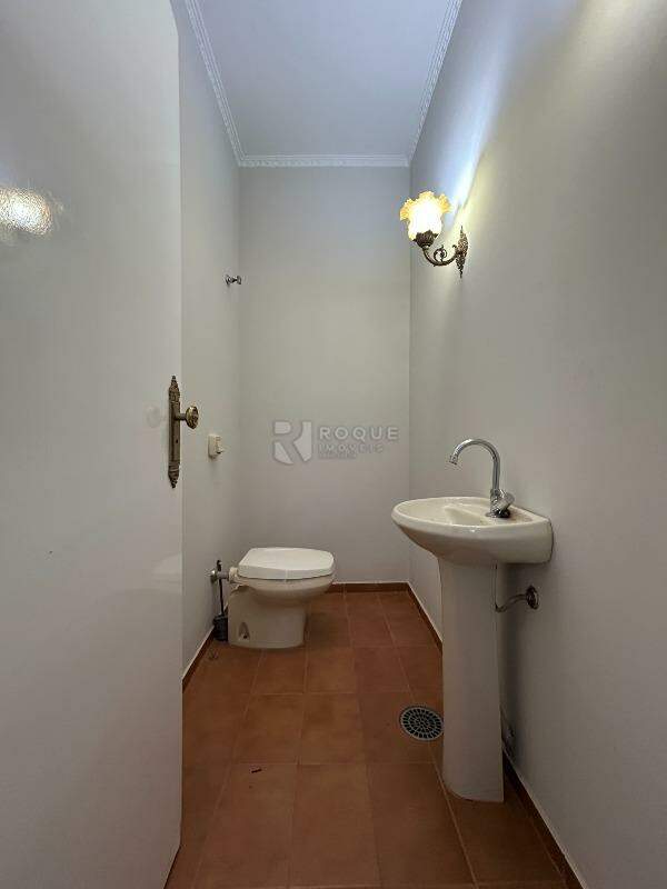 Casa Residencial para aluguel no bairro Centro: Lavabo 