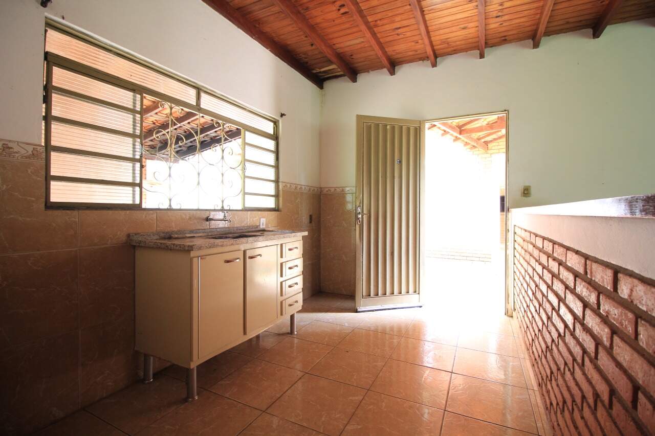 Chácara à venda no bairro Bairro do Pinhal: COZINHA
